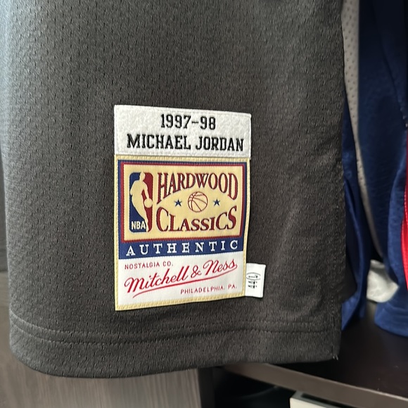 Michael Jordan Chicago Bulls Mitchell & Ness 1997-98 Authentic Jersey - 44 Large - Picture 4 of 9